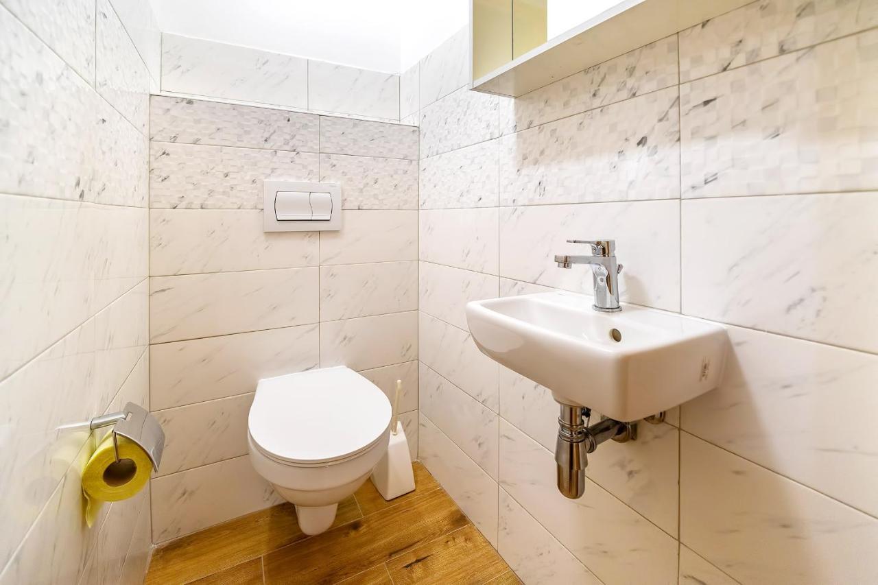 Apartments Jurina 2 クルク エクステリア 写真