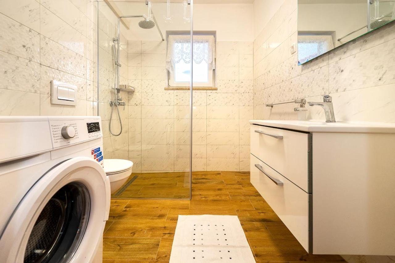 Apartments Jurina 2 クルク エクステリア 写真