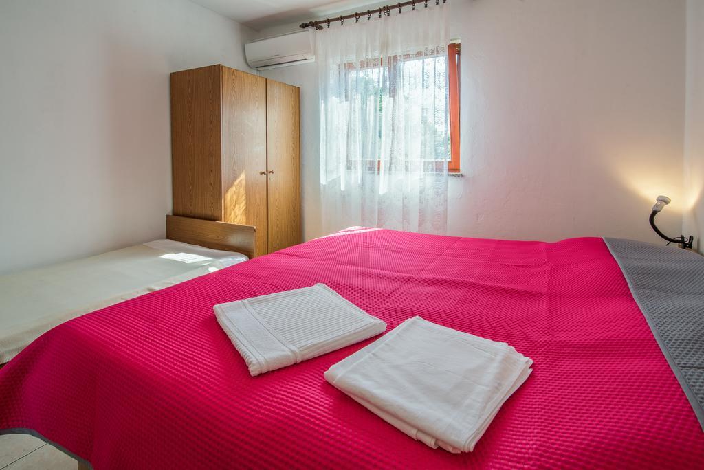 Apartments Jurina 2 クルク エクステリア 写真